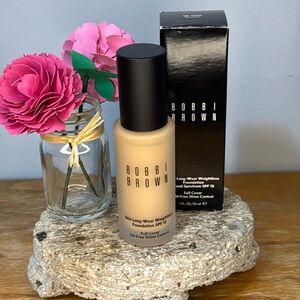 Bobbi Brown Skin Long-Wear Weightless‎ Foundation in Warm Ivory/W-026  SPF 15